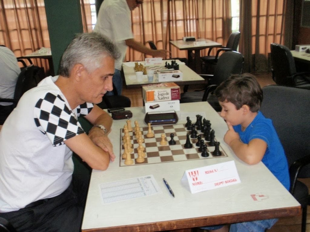 Mascarenhas enfrenta Henri Apolônio