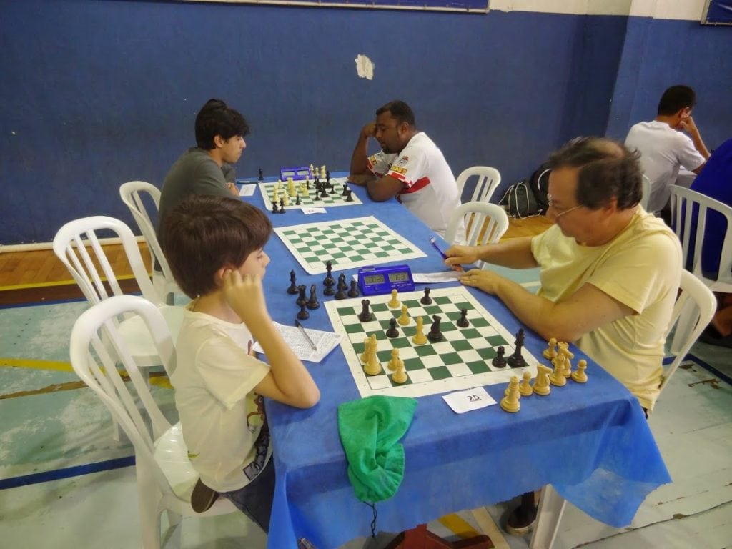 Herman enfrentando o infante Pedro Gomes (CMUN) e Fred jogando contra Cleiton de Paulo (ADUX)