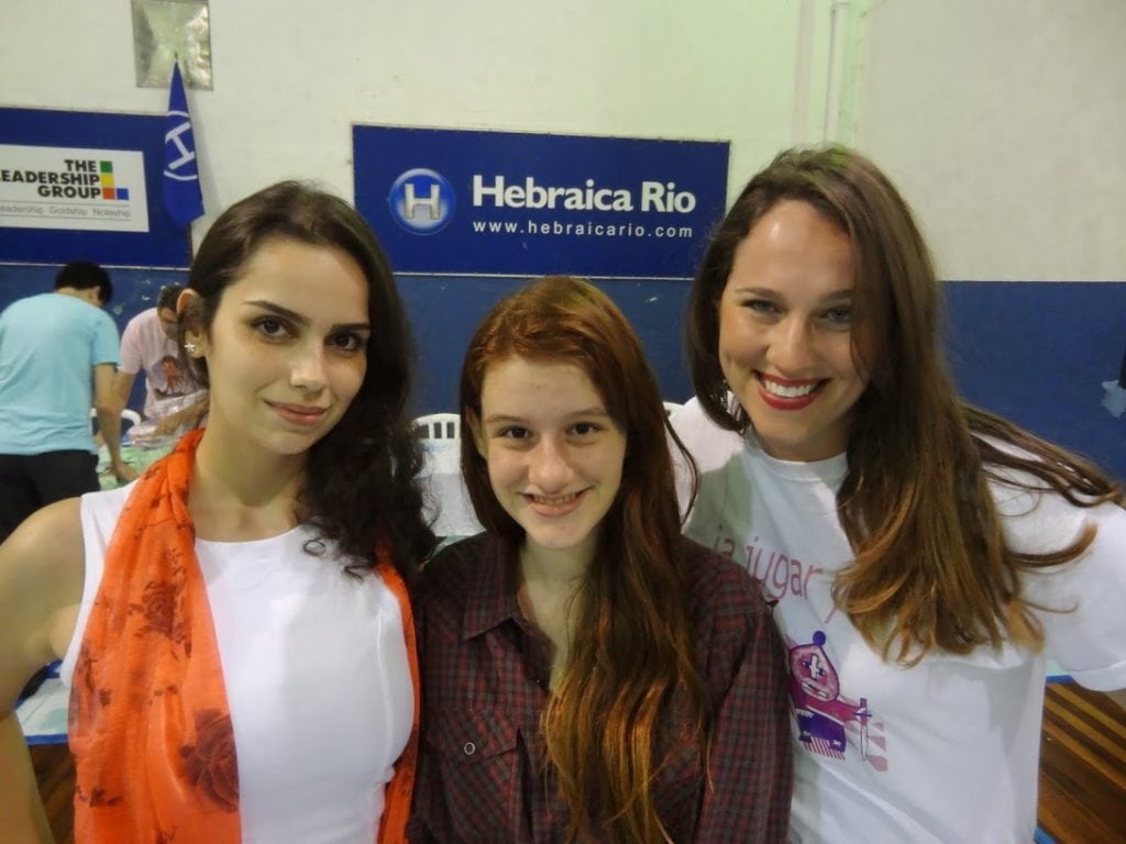 As não menos estafusiantes Karina Abrahin (TTC) e Clarisse Monnerat (CXTR), junto com Ellen Giese