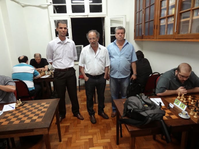 Kemper, Juarez Lima e Sérgio Murilo posam para a posteridade em foto típica. À frente, Werner se aplica contra outro brasileiro.