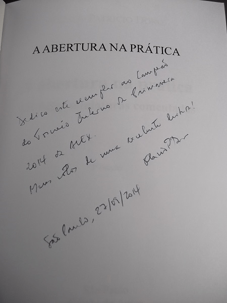 A dedicatória de Flávio Santoro no exemplar do livro "A Abertura na Prática", prêmio ao Campeão do Torneio Interno da Primavera