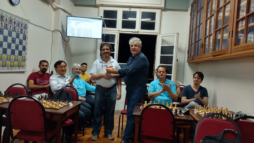Marcelo Einhorn recebe diploma de Campeão do Trovão de Maio