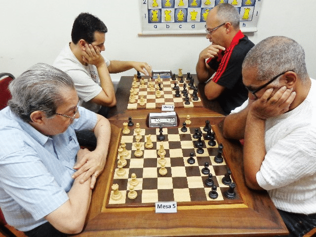 Guilherme Von Calmbach versus Nei Jorge Rodrigues. Na outra mesa Estevão Luiz Soares versus Diógenes Negreiros (1)