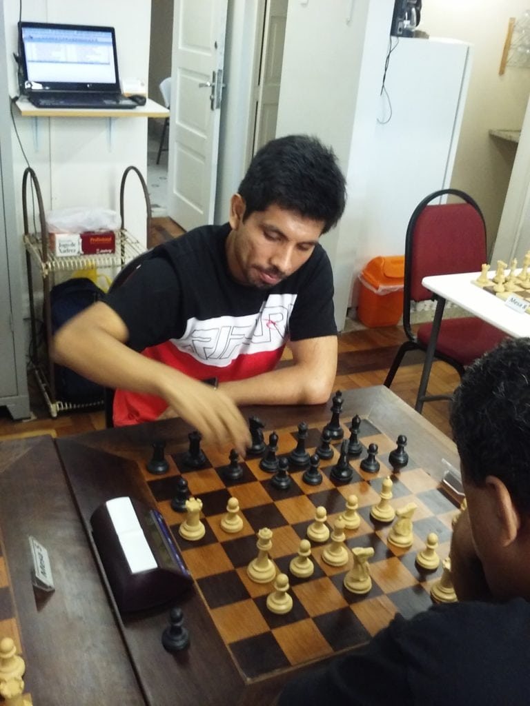 Raffael Chess - Já jogou de PRETAS contra o Chess Titans