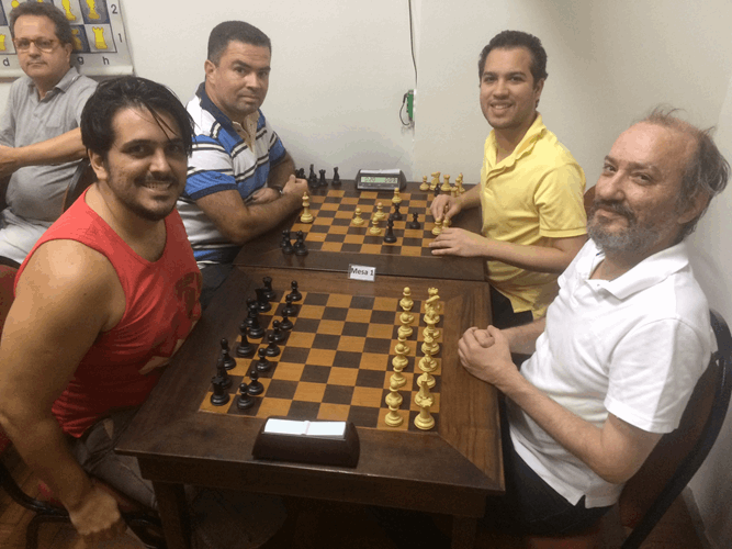 Raffael Chess - Já jogou de PRETAS contra o Chess Titans