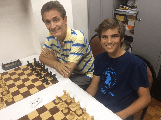 Raffael Chess - Já jogou de PRETAS contra o Chess Titans