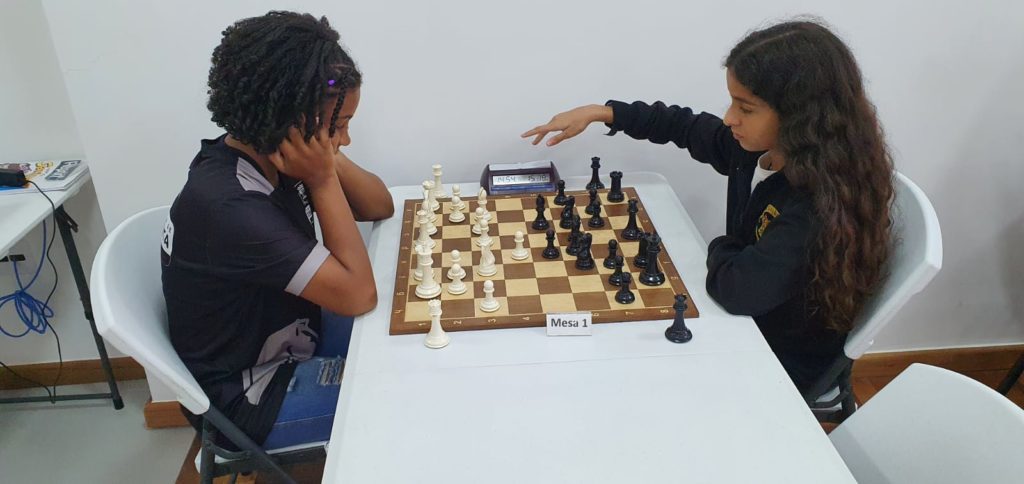 Jogando muito! Estudantes brilham em competições de Xadrez